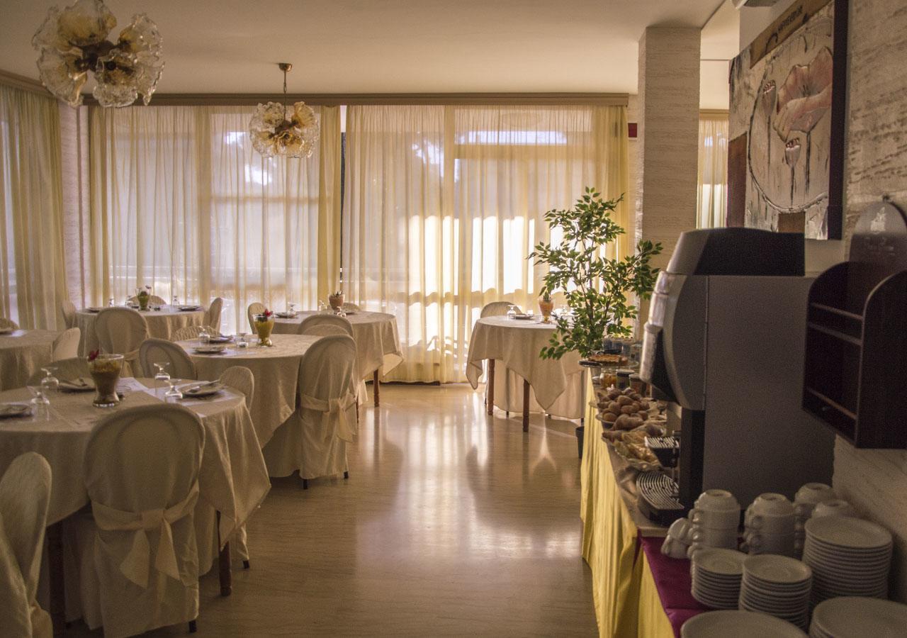 Hotel Fucsia Riccione Exterior foto