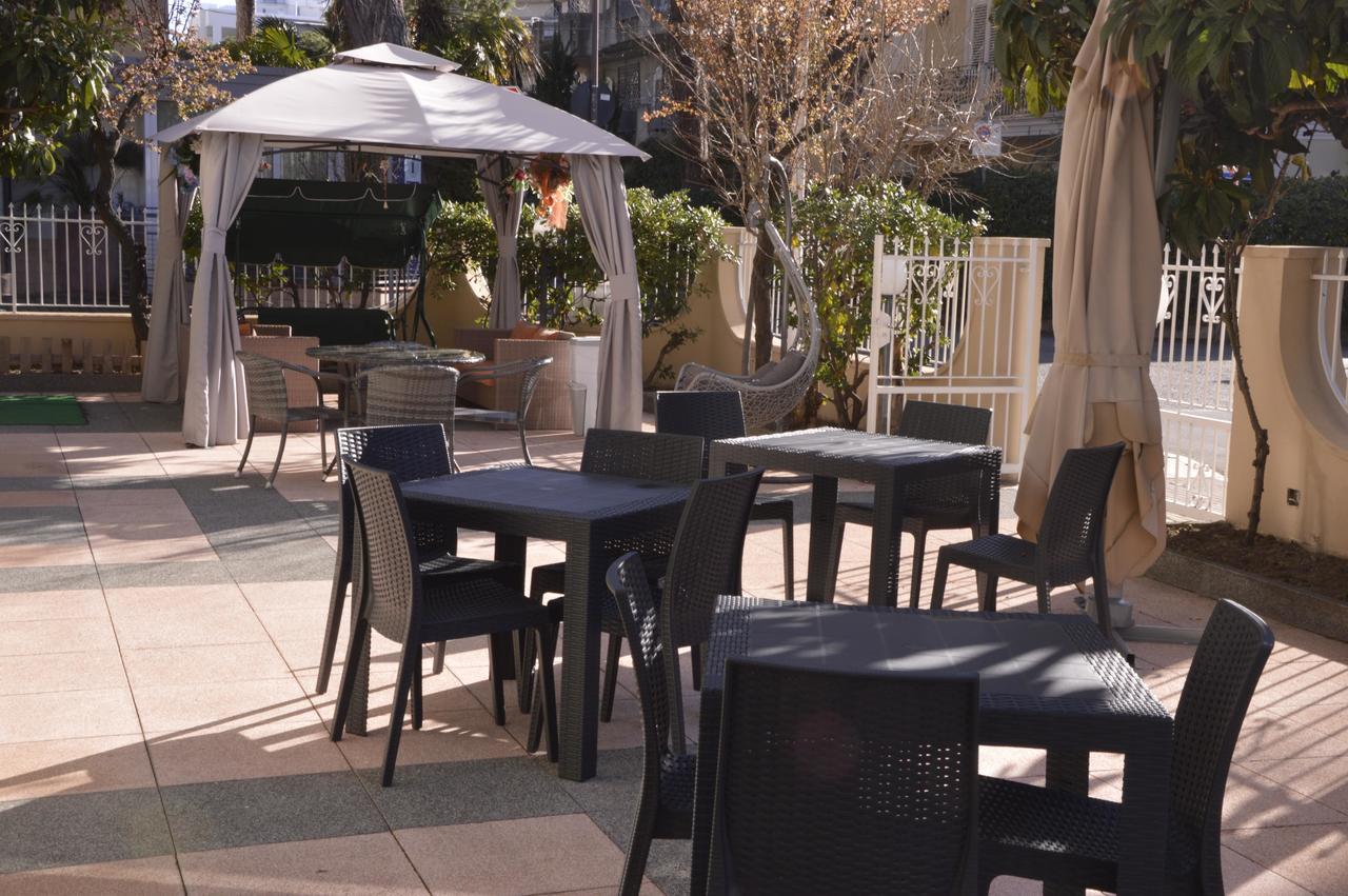 Hotel Fucsia Riccione Exterior foto
