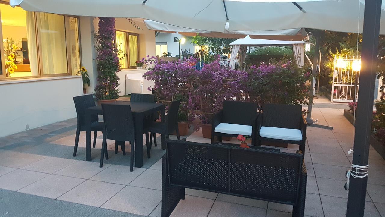 Hotel Fucsia Riccione Exterior foto